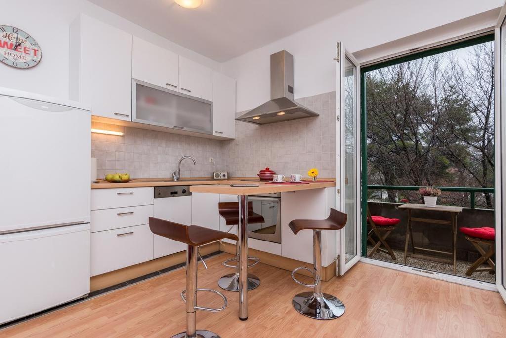 Near Old Town - Free Parking Apartman Zára Kültér fotó